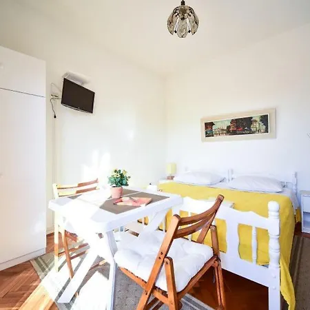 Rajna-only For Families And Quiet Vacation زادار